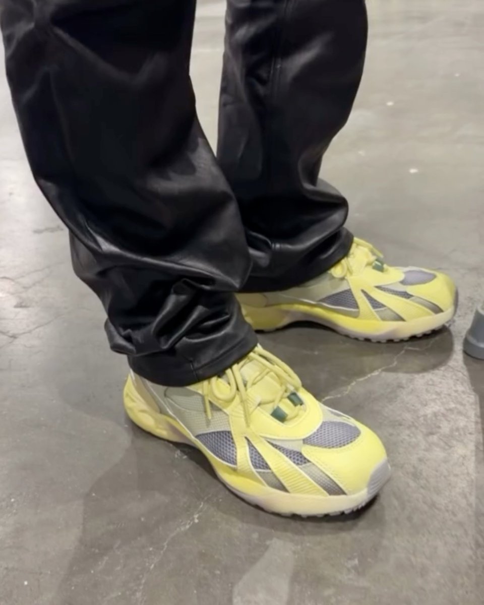 Kurrco's tweet photo. New look at Ye’s upcoming YEEZY 800s in yellow, worn by Gosha Rubchinskiy https://t.co/VlgNkuJlcx