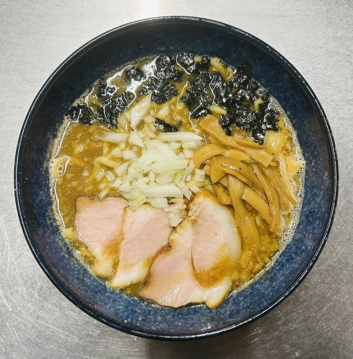 odo_ramen's tweet photo. おはようございます☀

10月5日　月曜日

本日は　
昼　11:29〜15:00
夜　休み
(材料切れで早仕舞いあり)

限定
　
・背脂煮干しらーめん
・ローマ風 汁なしコショウそば
　
学生証提示で200円OFF
　
ご来店お待ちしてます🙇 https://t.co/6DZ7C1kcIu