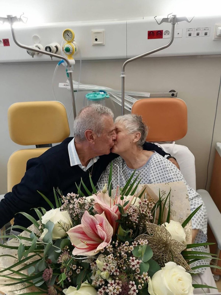 HCottrant's tweet photo. ‼️4 ans de prison FERME pour le Dr Fourtillan, 82 ans. Jugement disproportionné et inhumain quand on connait l'intégrité, la conscience et la bienveillance de cet homme qui l'animaient pour soigner ses patients, lui qu'ils avaient déjà fait interner à deux reprises et contre son gré, il va y laisser, seule, sa femme, déjà souffrante, qu'est-ce que ça m'attriste !! quelle injustice !! Voilà où ça vous amène de dénoncer le géant de la santé, "Big Pharma, un cartel pire que la mafia" ce sont ses propres mots... On comprend mieux pourquoi un tel acharnement exercé sur sa personne ..  comme ils le font pour tous ceux qui se lèvent et s'insurgent contre ce système mortifère et ce ne sont pas les exemples qui manquent. Consternant ! 

Photos ⤵️ du compte facebook du Dr. Jean-Bernard Fourtillan, prises le 21 décembre 2025 

➣ L'article en question : 
https://t.co/0qzREI4moj
