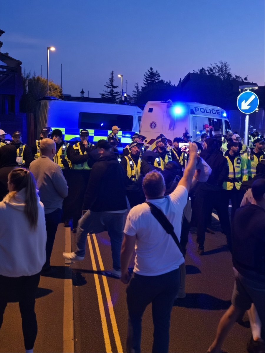 liz_churchill10's tweet photo. WAKE UP Britain 🇬🇧 

Your Gestapo Police Force put one of your towns under a lockdown dispersal order so illegal invaders who just crossed the Channel could be brought in peacefully https://t.co/JiK4Yh3WyU