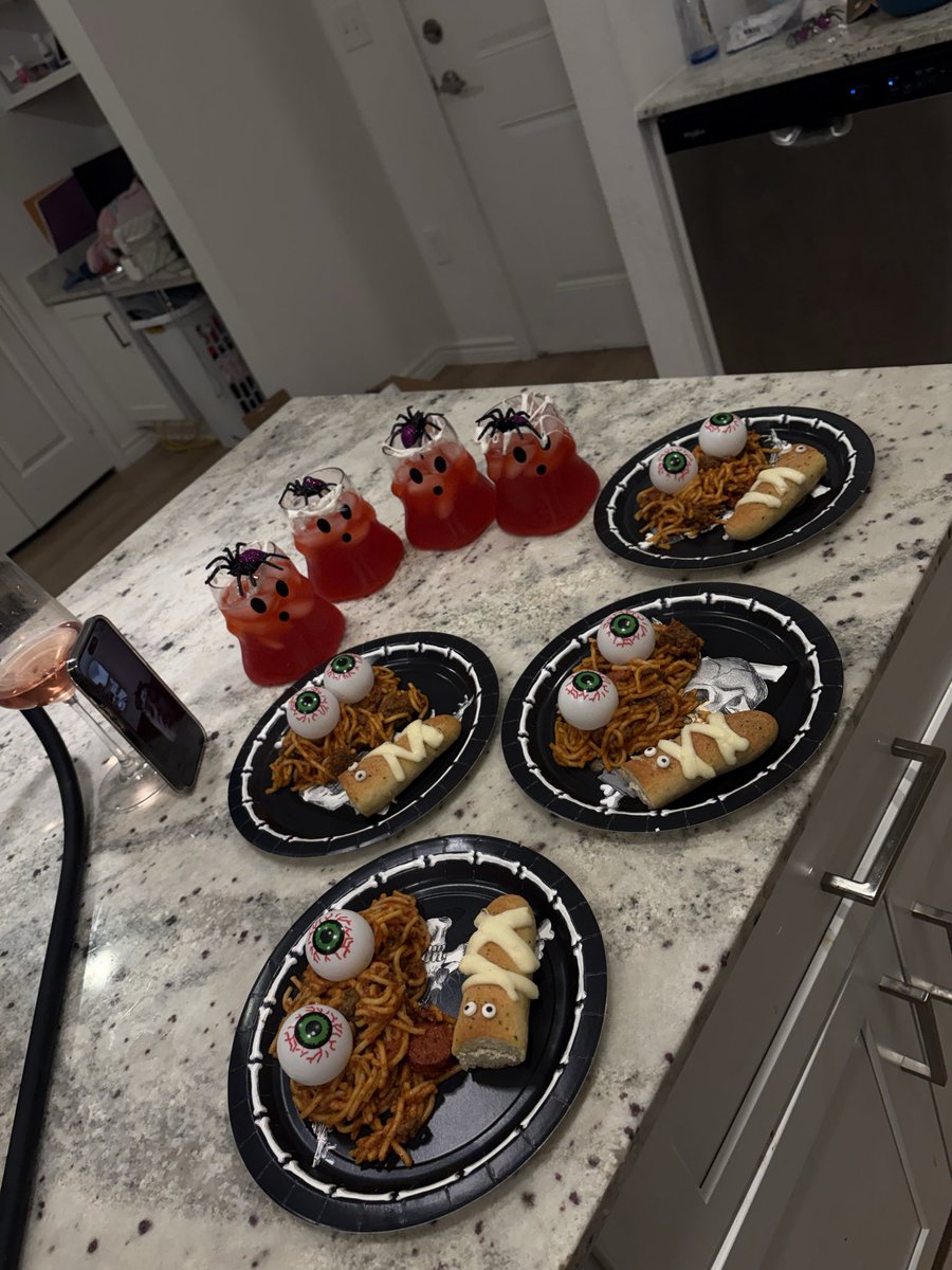 bryannaaaaaa_'s tweet photo. Spaghetti but make it fun🎃👻 https://t.co/eDHy0PQRuw