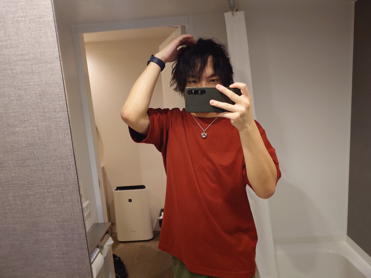 gorilla_mujou's tweet photo. メイク頑張ってるけどそれ以上にヘアメがムズい
毛先のパーマ取れてきたのもあるけどね
あと、おでこ広いのコンプレックスだけど少しずつ分けた感じも練習中 https://t.co/6a8bsxO61X