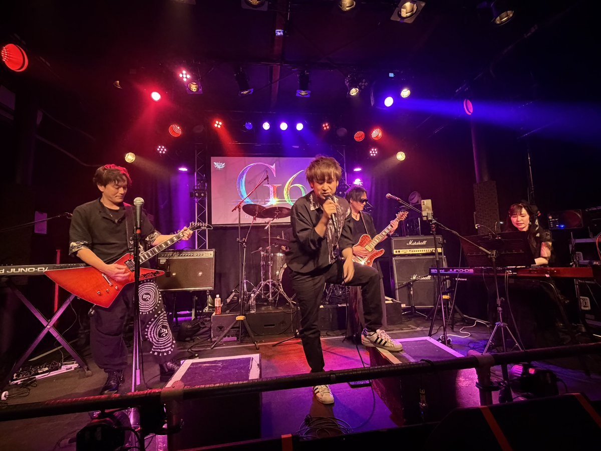 ungeigei's tweet photo. #VisualRavenNight
#VRN
#G6
#GLAY
初期GLAYならばかなりわかる✨
ということで懐かしいーって思いながら観てましたー。
RAIN、この身をまかせてもを、高いところで歌ってて👍と思いました(ご本家も低く歌う時あったから…)
🎹2つ?斬新ですねー!
千のナイフも熱い!
次回はGONE〜演るかな?笑 https://t.co/FDF77vSzcS