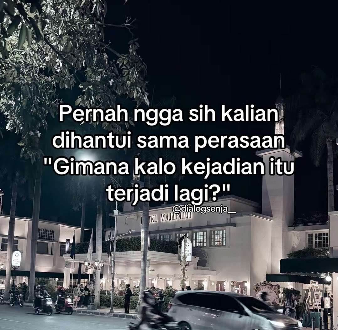 dialogsenja__'s tweet photo. Punya trauma itu serem bukan cuma karena kejadiannya sudah lewat. Yang bikin berat justru sisa perasaannya: otak terus nanya, “gimana kalau kejadian itu terulang lagi?”Itu bukan lebay, dan bukan cuma “overthinking”. 

Di psikologi, ini sering disebut hypervigilance — sistem alarm tubuh yang belum mau turun. Waktu seseorang mengalami sesuatu yang terlalu menakutkan, terlalu tiba-tiba, atau terlalu di luar kendali, otak — terutama bagian yang namanya amygdala — belajar satu pelajaran keras: dunia ini bisa bahaya kapan saja. 

Pelajaran itu nempel kuat, karena dulu fungsinya menyelamatkan.Jadi meski sekarang situasinya sudah aman, alarmnya masih nyala. Bau tertentu, nada suara, tempat, bahkan diam yang terlalu lama bisa bikin tubuh langsung tegang. Jantung berdebar, napas pendek, pikiran langsung loncat ke skenario terburuk. Otak bukan lagi membedakan “dulu” dan “sekarang”.

 Buat dia, kemiripan kecil sudah cukup buat bilang: waspada.Makanya orang yang trauma sering susah benar-benar rileks. Tidur susah nyenyak. Hubungan terasa berisiko. Hal kecil yang buat orang lain biasa, buat dia terasa seperti sinyal bahaya. Bukan karena dia mau terus ingat, tapi karena sistem sarafnya belum yakin bahwa “kali ini beda”.Rasa “bagaimana kalau terjadi lagi” itu namanya anticipatory anxiety — cemas terhadap sesuatu yang belum terjadi, tapi terasa nyata di tubuh. Otak trauma lebih pilih was-was terus daripada lengah sekali dan kena lagi. 

Dulu, strategi itu masuk akal. Sekarang, strateginya yang bikin capek.Yang penting: reaksi ini bukan bukti seseorang lemah. Ini bukti tubuhnya pernah berusaha keras bertahan. Dan sistem alarm yang kebablasan itu bisa pelan-pelan dilatih ulang — lewat rasa aman yang berulang, dukungan yang konsisten, dan kadang bantuan profesional — biar otak belajar lagi bahwa tidak semua kemiripan berarti bahaya yang sama.