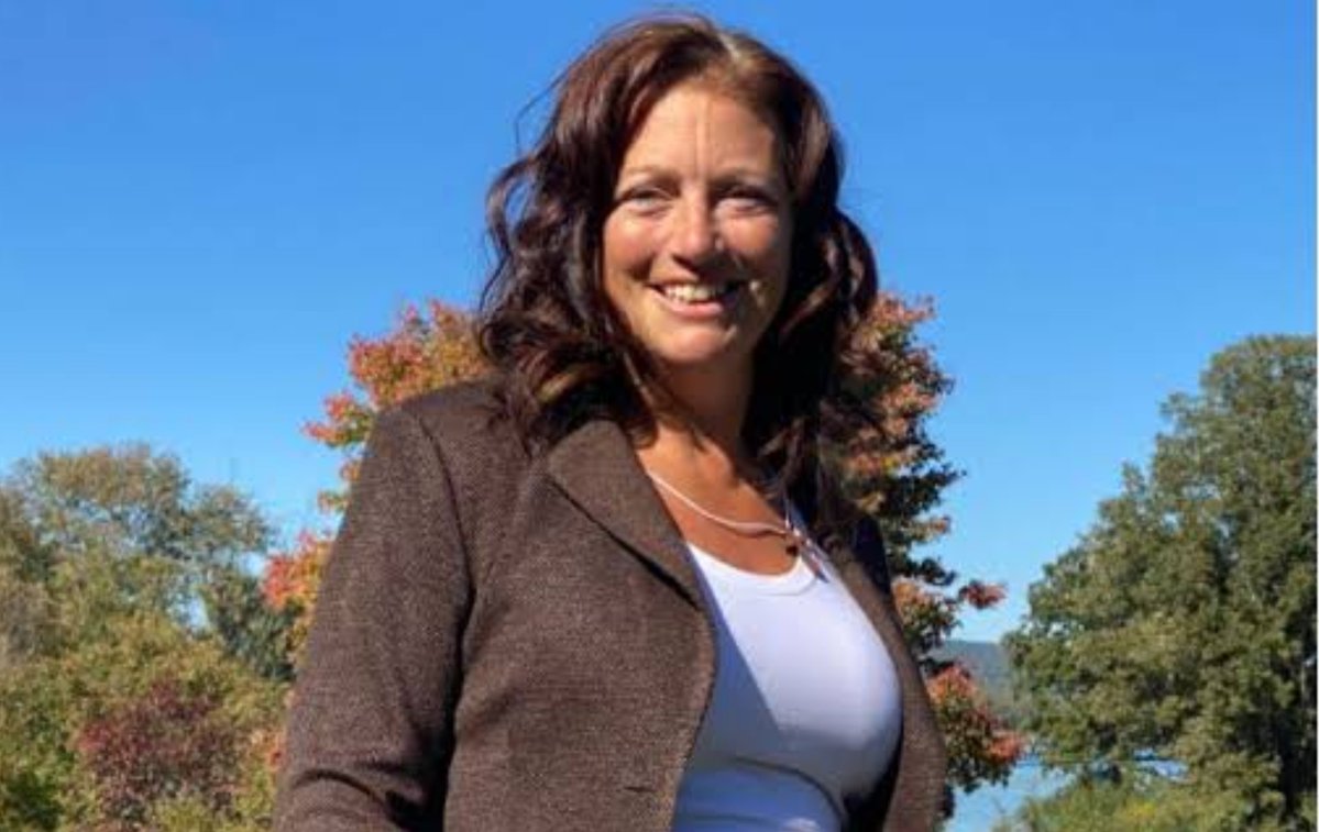 JasonLavigneAB's tweet photo. Just moments ago, a retired RCMP officer donated $50,000 to Det. Helen Grus.

God bless. https://t.co/0rkArV2egS