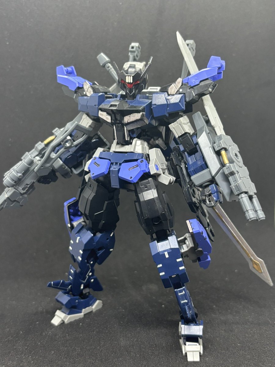 FGOZero's tweet photo. 「なんて数���のかしらね…はぁ」
『わかってるとは思うが大規模な範囲攻撃は��軍と護衛対象に当たる。使うなよ。』
「わかったわよ、リーダーさん。」
無人機軍団の前へ蒼いアルトが立ち塞がる。 https://t.co/uAqyV2Pa8p