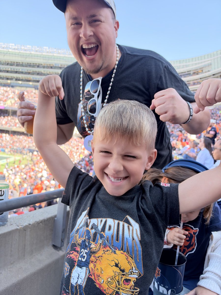 Thatstoographic's tweet photo. @KyleBrandt #AngryRuns #2timeChamp #2touchdowns #BearsVsJets @kylemonangai #Beardown @ChicagoBears https://t.co/8fmMwKaIJy