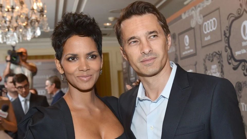 GilbertoBrenis's tweet photo. #HalleBerry es señalada por su ex #OlivierMartinez de maltratar a su hijo y recibe orden de alejamiento. El actor francés solicitó la medida al señalar que la actriz ejerció abuso físico contra su hijo #Maceo, de 12 años. https://t.co/L0UjOJynqR