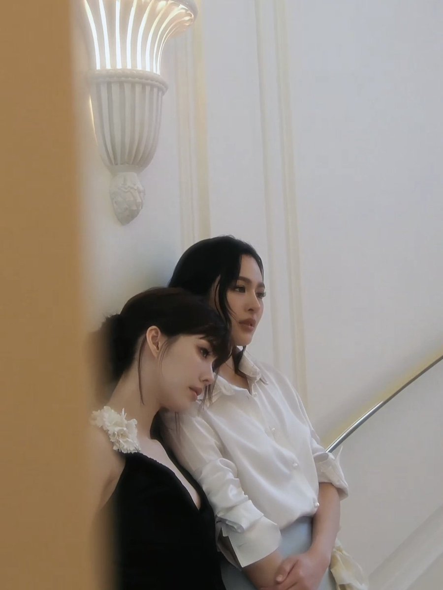 pclyde_ss's tweet photo. Dior feels more expressive with Lingling Kwong alongside Orm Kornnaphat. sweet chemistry gives the moment a clear identity at PFW. ✨🪽

LINGORM DIOR SUMMER27
#LingOrmDiorSummer27
#LinglingKwong #OrmKornnaphat
#LingOrm #Dior #DiorSummer27 #PFW https://t.co/aBJLHhAInz