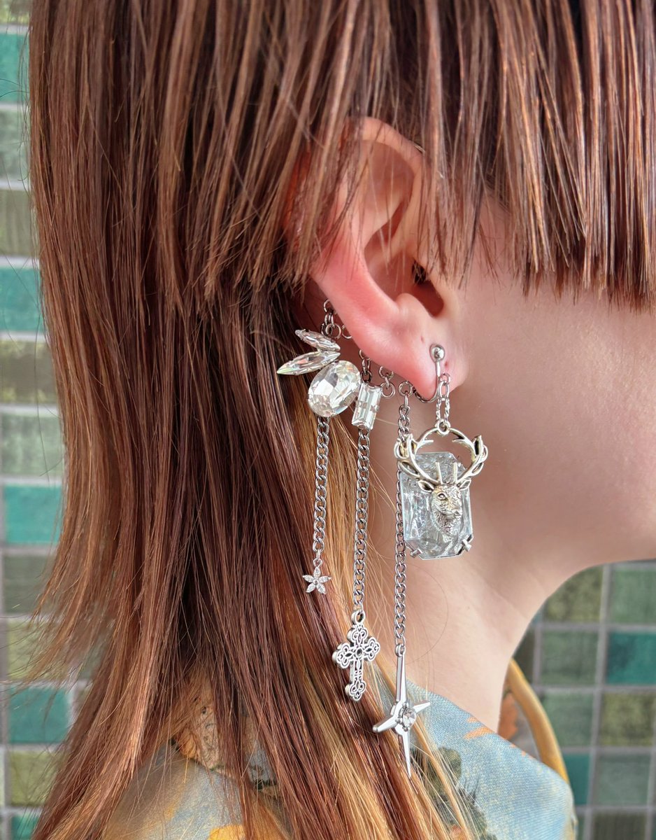 kirasupi's tweet photo. 🌹#デザフェス64 出店のお知らせ🌹
※リポスト嬉しいです

なんと今回はP255～258の4ブースで
gusukuさんとお隣で出店いたします！

✦出展日：11/14、15両日出店
✦ブース：南館4階 P257、258（gusuku/255、256）
✦出展名：select LEMON

個性的でありながらも普段使いできる美しく大ぶりなアクセサリーを多数お持ちします♪
今回は、ユニセックスに使用できるメガネチェーン、襟チャーム、タイピン等もご用意予定です。