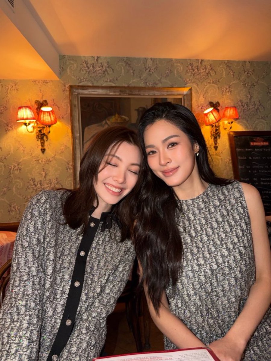 MeOnTheRock1's tweet photo. ทุกลุค ไม่มีอะไรเหมาะสมไปกว่านี้แล้ว เพิ่งรู้ว่า Dior ก็มีขุดคู่😊

LINGORM DIOR SUMMER27 #LingOrmDiorSummer27 #LinglingKwong #OrmKornnaphat #LingOrm #Dior #DiorSummer27 #PFW https://t.co/8v49kYtjor