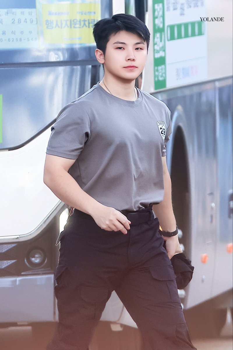 Svt_yolande's tweet photo. 261005
#세븐틴 #SEVENTEEN #WOOZI #우지 #이지훈 https://t.co/SyXZlSDuqC