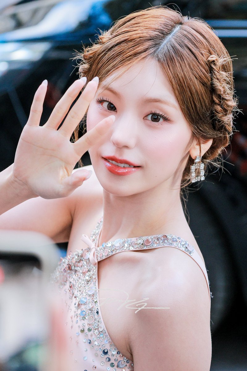 pjg920's tweet photo. 261001 RogerViver
#ITZY #있지 #YEJI #예지 #RogerViverSS27 #ViverEnFleur @ITZYofficial https://t.co/QKqSAuXMwh