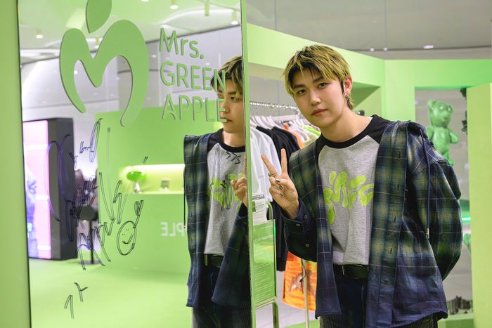 modelpress's tweet photo. ミセス若井滉斗、緊急渡韓で
「N SEOUL TOWER」点灯式に参加🍏

駆けつけた約500人のファンに韓国語で挨拶
https://t.co/2PmS5PEVGQ

「みなさん、来てくれてありがとう！『POPS』は聴いてくれましたか？今回、この素敵な点灯式に参加できてとても嬉しいです」

@AORINGOHUZIN https://t.co/HcitftQKPi