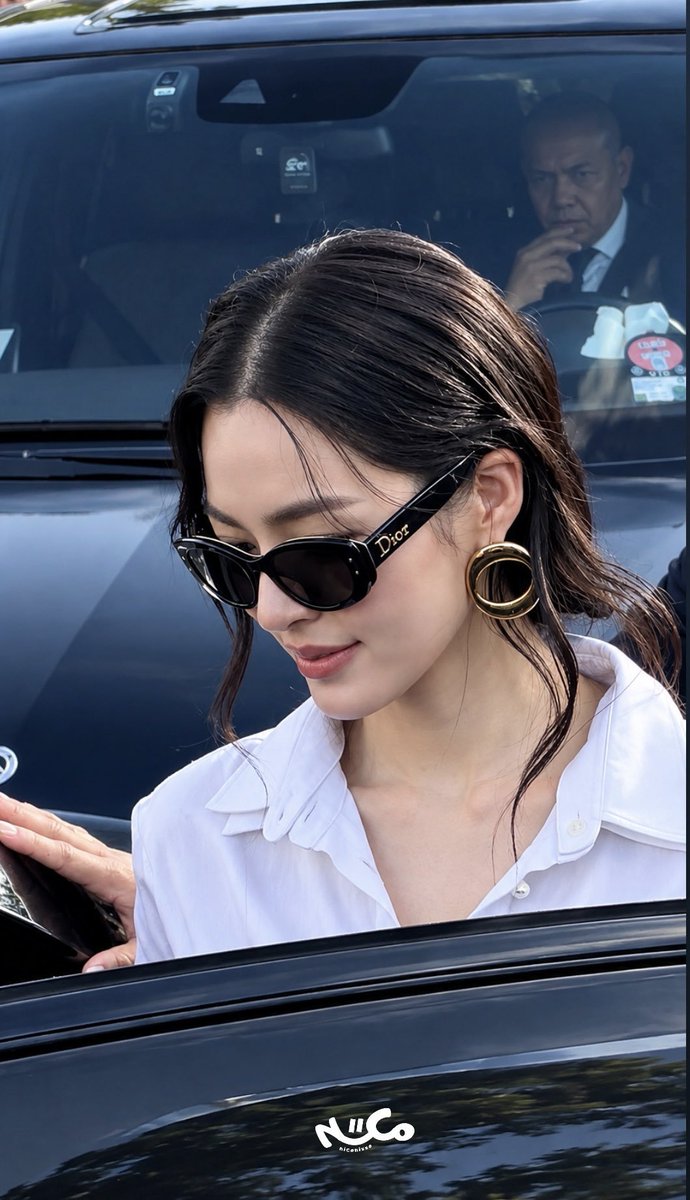 pla_sensory's tweet photo. การไปร่วมชม PFW กับ Dior ครั้งนี้เองก็น่าประทับใจมาก

LINGORM DIOR SUMMER27
#LinglingKwong @linglingsirilak
#Dior @Dior #DiorSummer27 
#LingOrmDiorSummer27 https://t.co/caLA24Iwh4