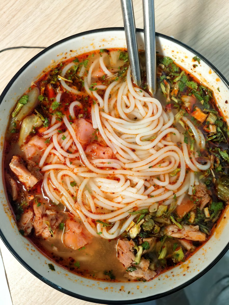 AnthonyEth13244's tweet photo. My breakfast,Sauerkraut beef vermicelli, and latte cereal https://t.co/QVHIDjpP5t