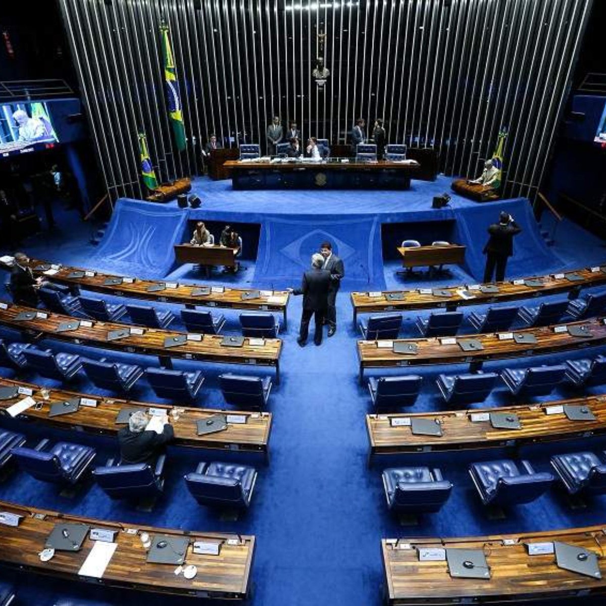 poponze's tweet photo. Brasil terá o Senado mais conservador de sua história. 

43 dos 54 senadores eleitos neste domingo são de direita ou centro-direita. A esquerda elegeu apenas 11 novos parlamentares. https://t.co/epgzCTWYZ8