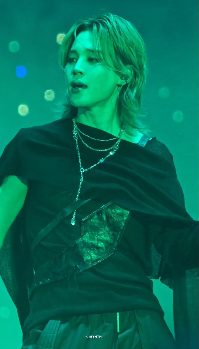 jiminchapters's tweet photo. HOLY FCKN JIMIN https://t.co/9kxcSTjxSf
