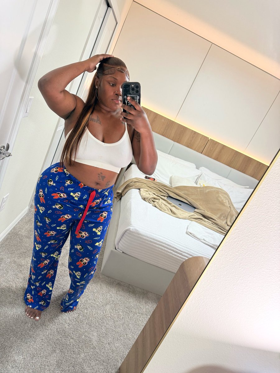 i_go_pink's tweet photo. I’m gaining too much weight MAKE IT STOPPP !! https://t.co/1F0lNn8zMh