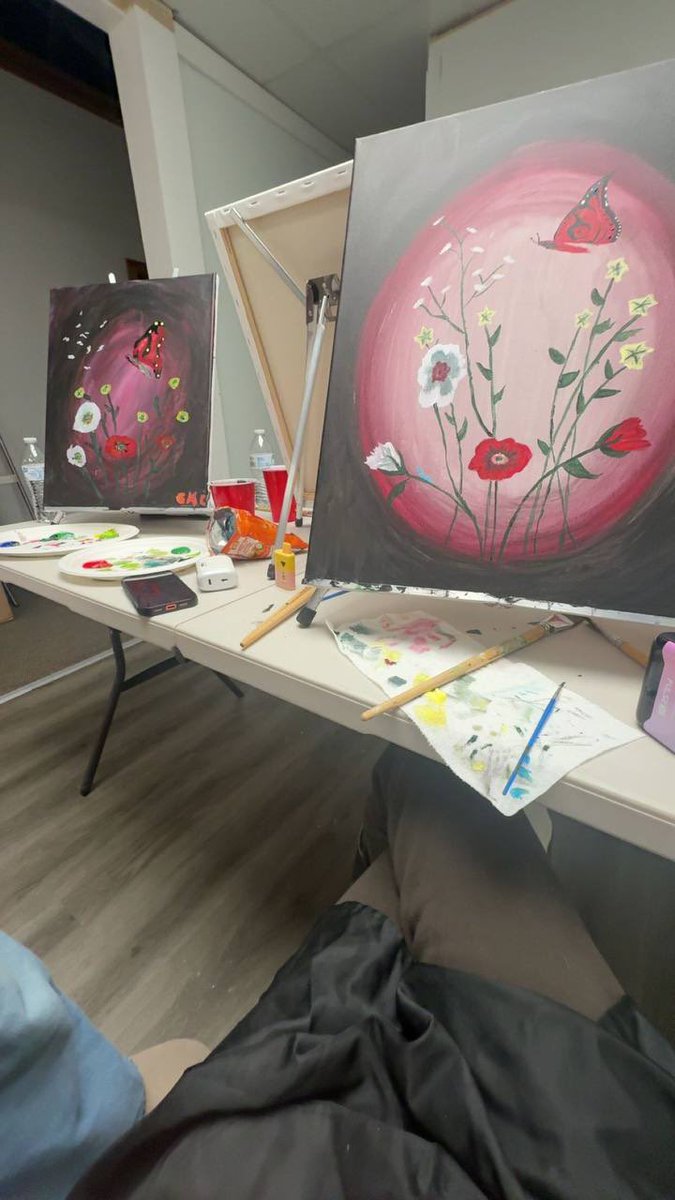 amyyluvnotes's tweet photo. paint day 💕 https://t.co/4BbWalpVG9