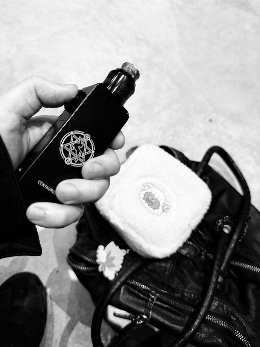 kyriexxx's tweet photo. さてと

#vape https://t.co/73pkQXnyOx