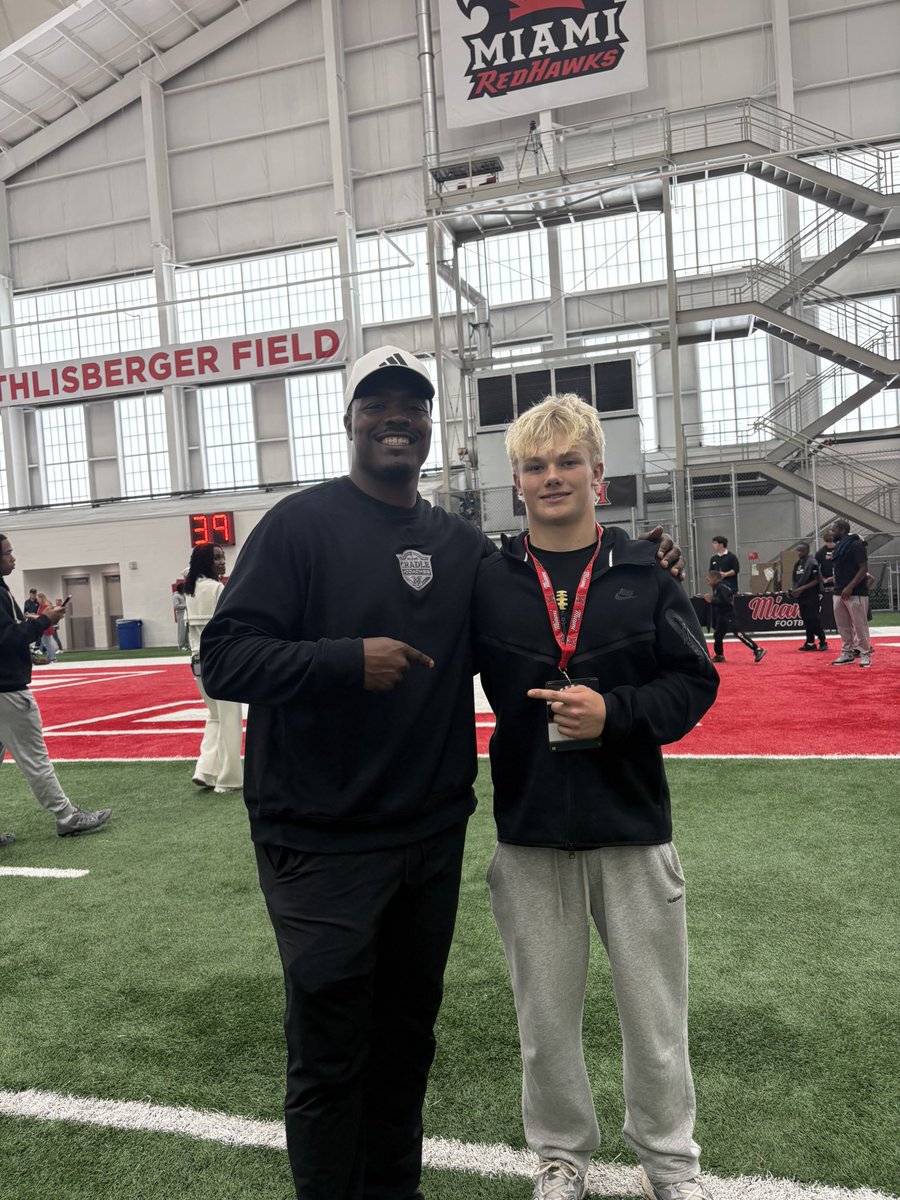 alles_austin05's tweet photo. Enjoyed spending time yesterday down in Oxford. Had some great conversations with @ACruse15 and @CoachZeek_  can’t wait to get back soon. Thanks again to @LeoOtt123 for the invite and opportunity!!
@BWHSFootball1 @Kstaff07 @PrepRedzoneOH @DispatchPreps @Bryan_Ault @TylerStevens94 @JaredLuginbill @Mark__Porter @AllenTrieu