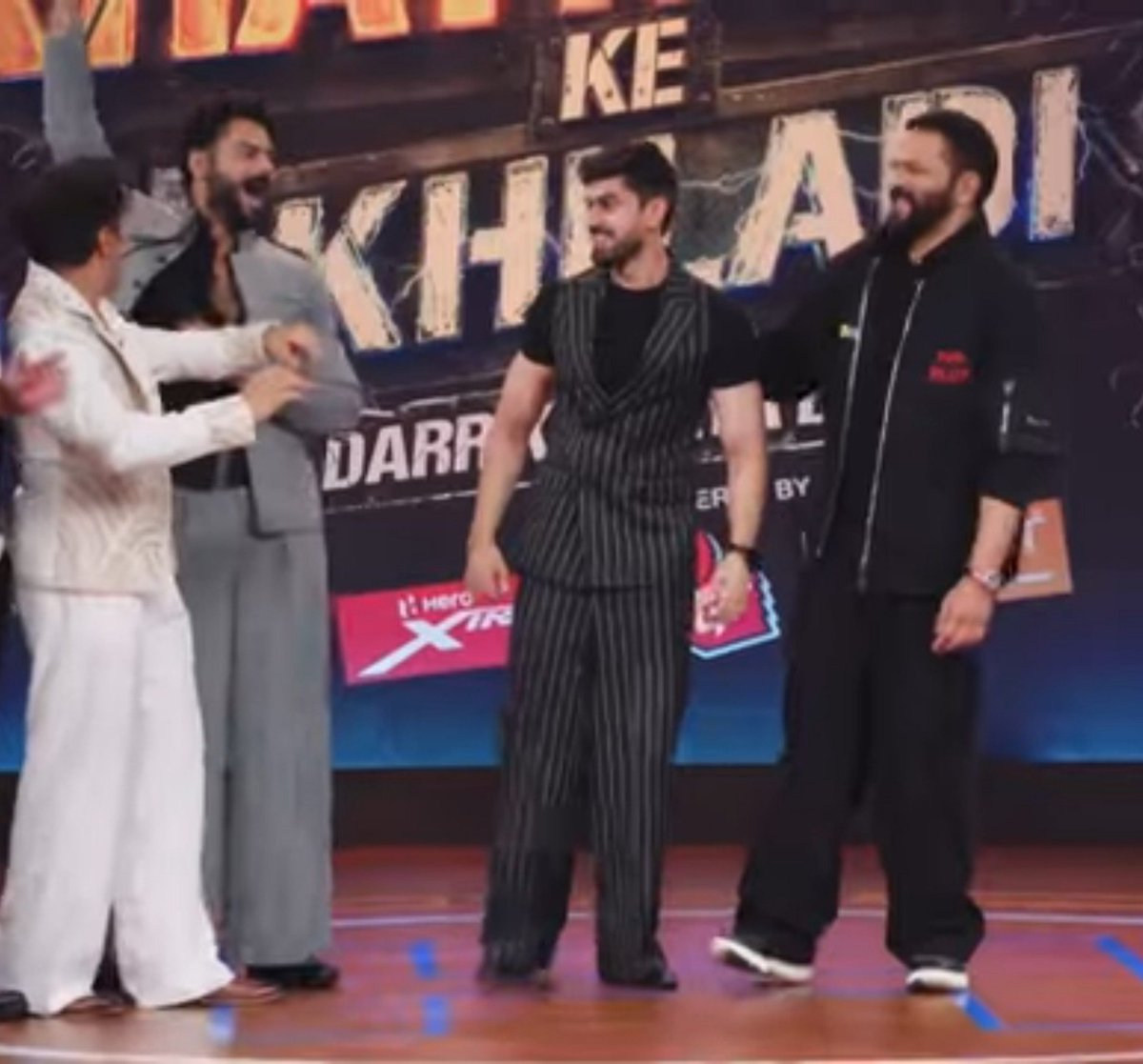 Eshakhan30's tweet photo. Ahhhh my boy litterly praying for avinash  victory with full teary eyes🥺❤️

This bihar bond will always be special🤌🏻
Huge congratulations @Avinash_galaxy  the most deserving winner 🏆❤️❤️

#Avinashmishra #VishalAdityaSingh #kkk15 https://t.co/tuuxinkXil