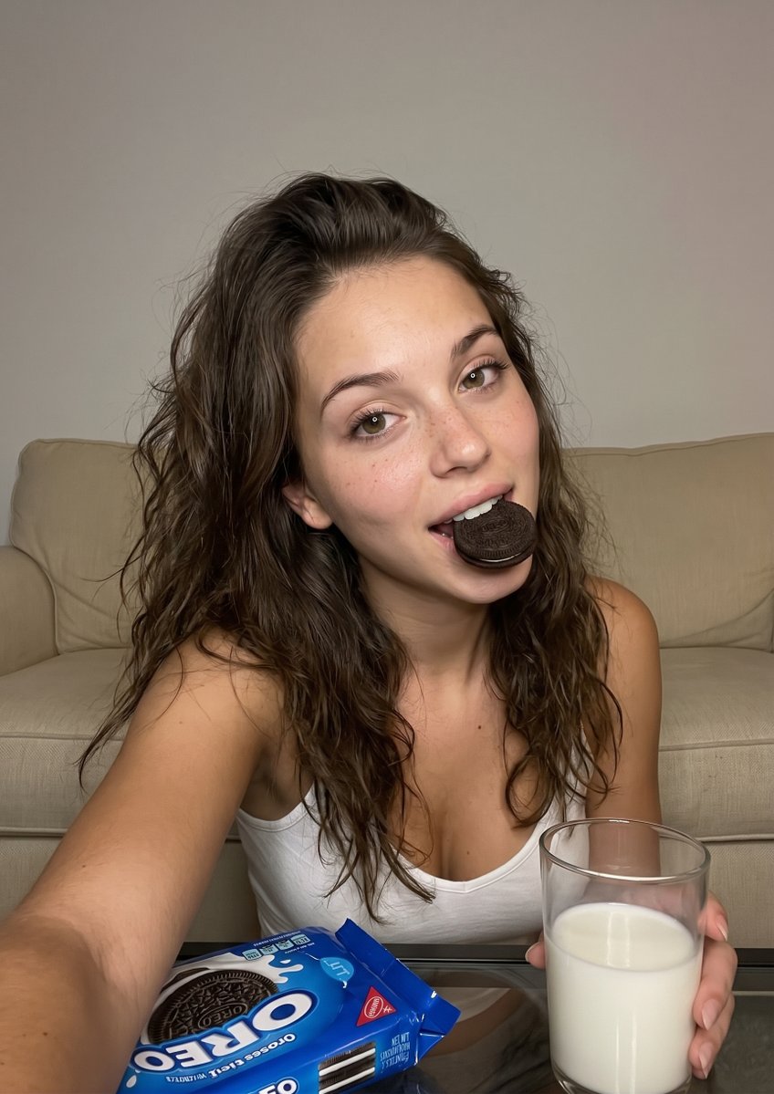 Emi_Nek0's tweet photo. Who else likes a late night snack? What's y'all go to snack?😋🥰 https://t.co/DFfO20jmFL
