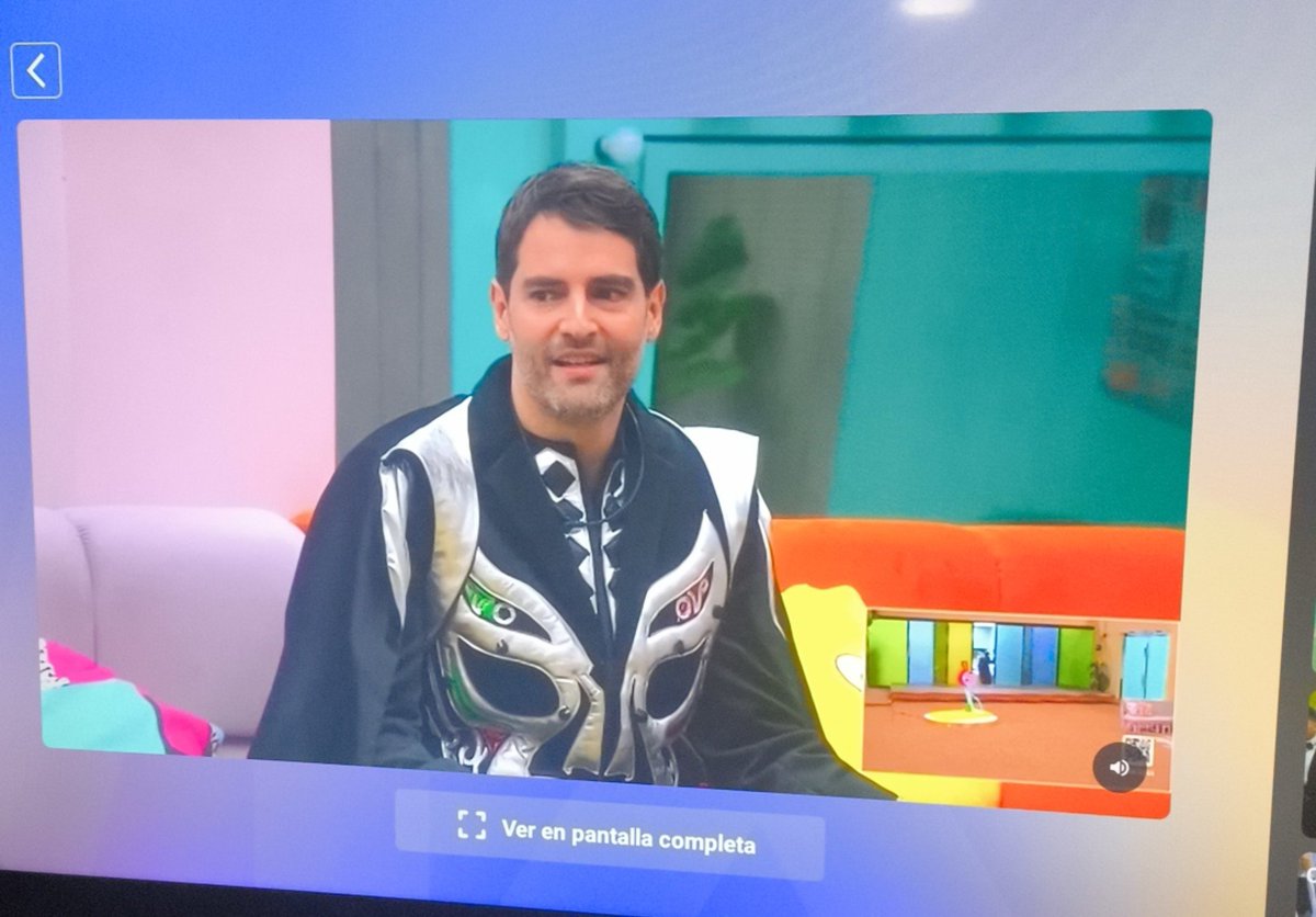 darksoulxes's tweet photo. Ya ganamos con el traje. @memo_schutz . #tropaschutz https://t.co/eAI5EyJJOE