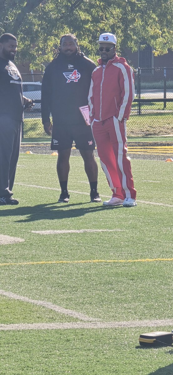 pigskinut's tweet photo. We got the coach with the most drip! @UFLAviators @TedGinnJr_19 https://t.co/BdHtg5uOKy