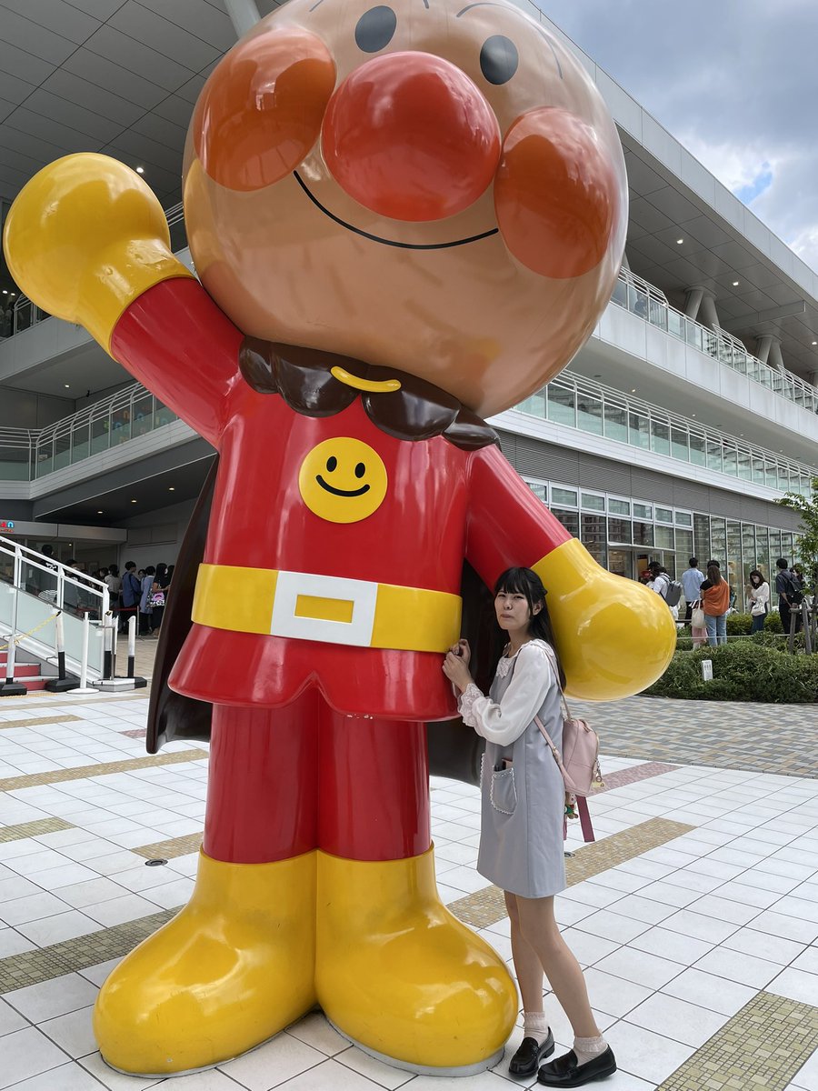 anoyo_position's tweet photo. 4年前まなちゃんとみなとみらいデートして昨日姉さんと中華街デートすると思ってなかった。横浜色々と特別な場所。まなちゃんがアイドル辞める時に一緒にアイドルオタク辞めるって思って4年も経ってる。
まなちゃんに今伝えるなら、姉さんに出逢わせてくれてありがとう〜😭💜 https://t.co/1lL9DCpN2T
