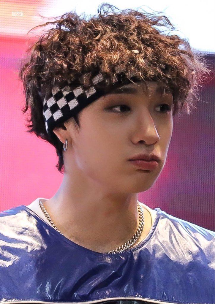judgedbyseung's tweet photo. Bangchan diciendo que se corta y pinta el pelo para no tener rulos (lo respeto) y yo muriendo por volver a ver sus rulitos asi https://t.co/wnLXKqAf0F