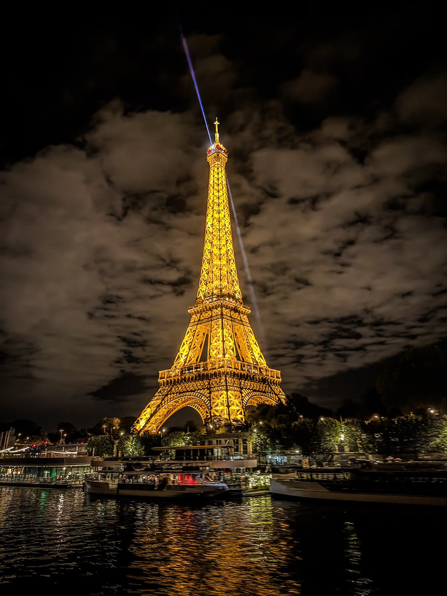 WildscapeWonder's tweet photo. Tour Eiffel Paris France 🇫🇷 https://t.co/adapW3itW0
