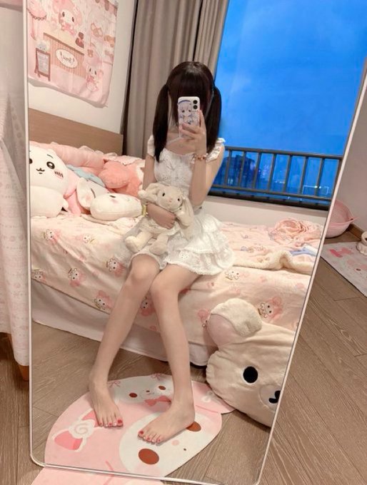 zeynep_beria's tweet photo. 从小缺爱～长大还失恋了😭

有人想锐评一下我14岁的福嘛 ？🥹   

不要🚪赶紧看，我要删了！！！ https://t.co/27S99IHV9I