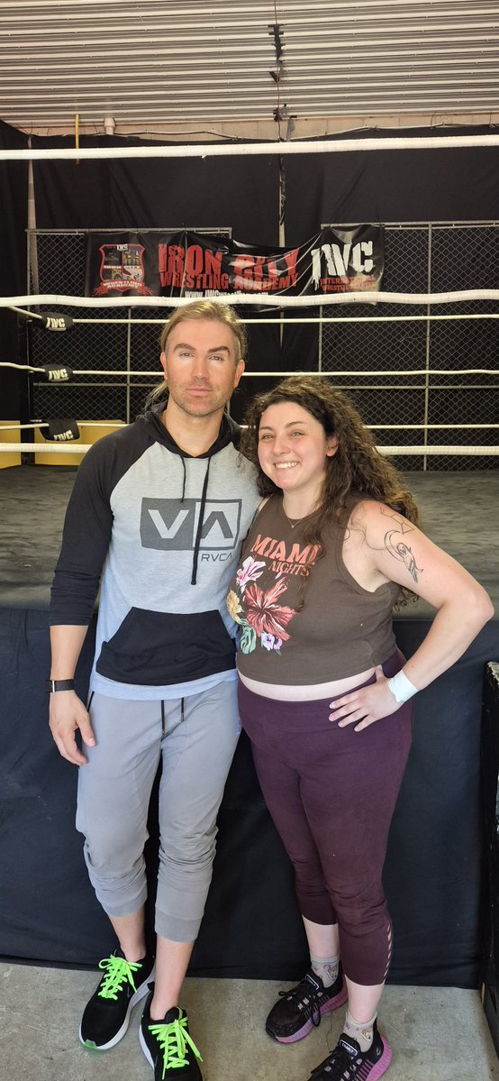 TatianaWrestles's tweet photo. Step 1: Go to the @MmmGorgeous seminar
Step 2: Make new friends
Step 3: Serve in the middle of a Battle Royal

Maybe not the most successful day, but certainly an exciting one!

Tacomania pic by @imjustjessok

#TheUnwiltingTatiana #wrestling #fiestyflower #intergenderwrestling https://t.co/IK7WDprdbR