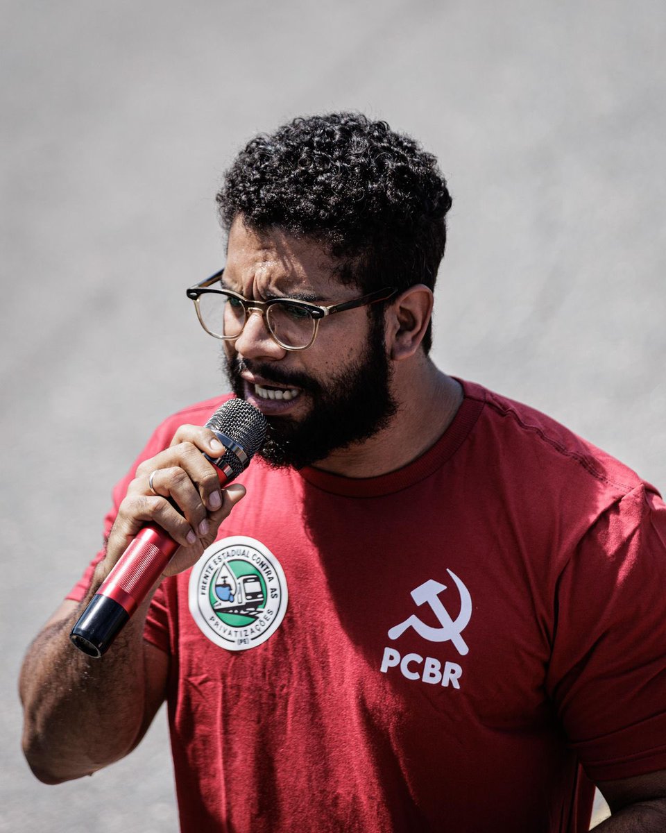 sxkeramc's tweet photo. Eu vejo O Líder Em Movimento.

Hoje, deputado federal.
Amanhã, presidente da república.

Nossas fichas tão em você, camarada.

Eu sou da terra de Gregório, Paulo Freire, Adalgisa, e também de Jones Manoel. Um novo dia vai nascer. https://t.co/468dEoL6YX
