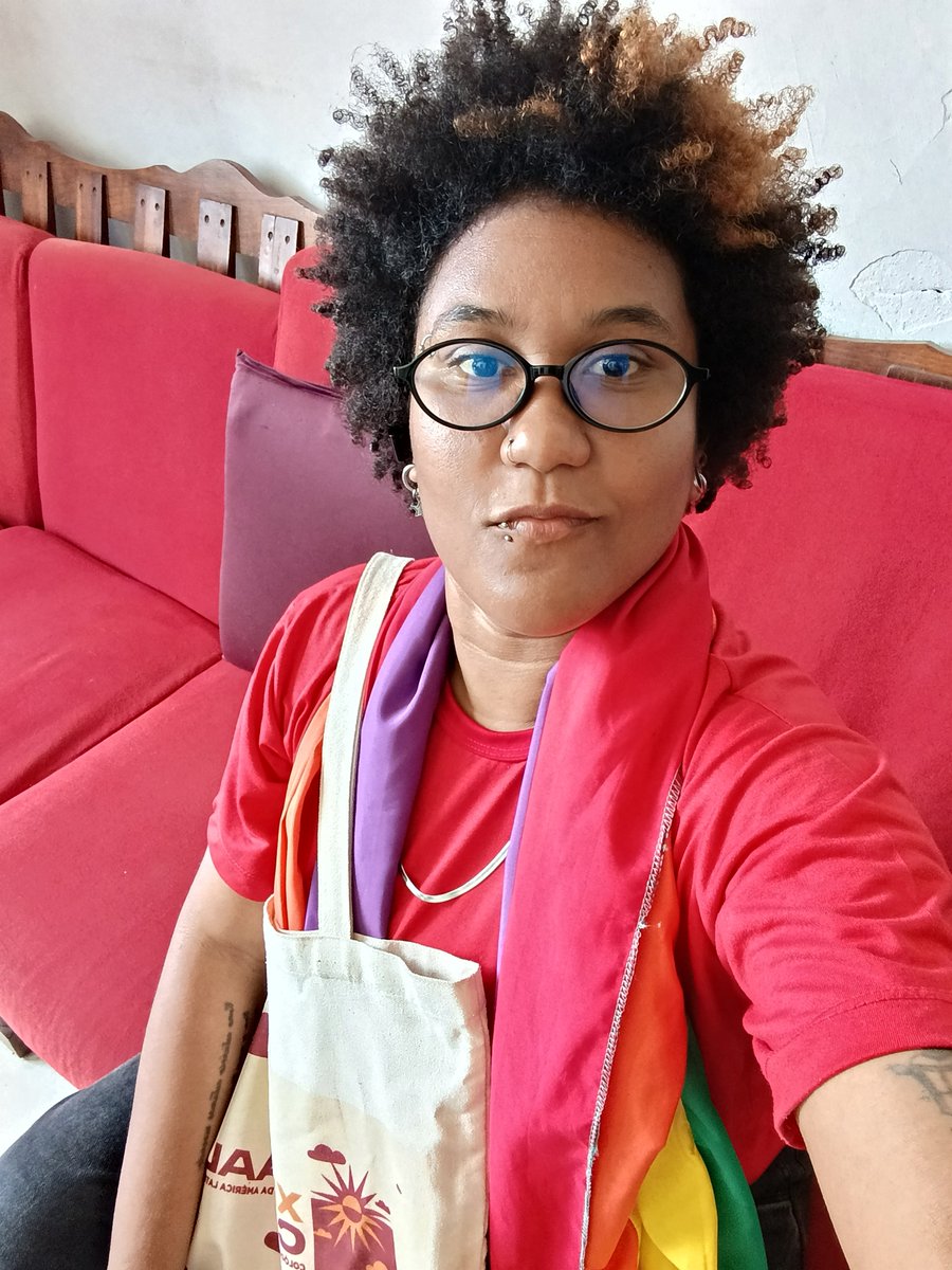 nzingaaaa_'s tweet photo. o resultado me deixou meio borocoxo. viver lutando para existir é muito cansativo. sei lá, só queria que a maioria da população tivesse consciência, mas deixo aqui uma foto do meu look de votação. apesar de tudo o dia foi lindo e eu amo meu país Sergipe e meu continente nordeste. https://t.co/tM6XcwZi6Q