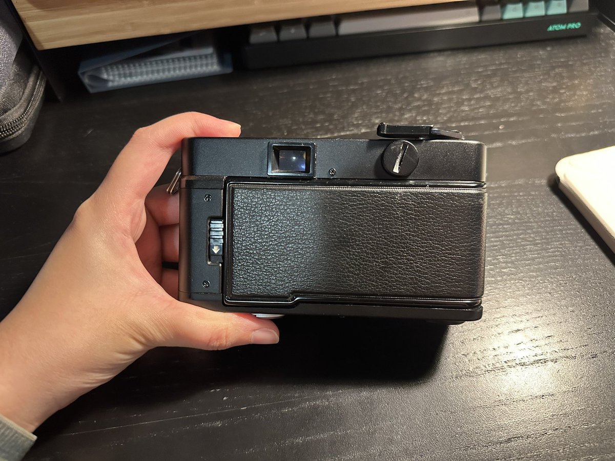 feng30634186's tweet photo. YASHICA 35MF มือสอง
สภาพดี ใช้งานน้อย 
แฟลช ใช้ได้แต่ปิดไม่ได้ ต้องถอดถ่านออก
**ถ่ายออกมาแล้วภาพฟุ้ง** ไม่คม
650 รวมส่ง

#กล้องฟิล์มมือสอง https://t.co/JAZaDcr8bk