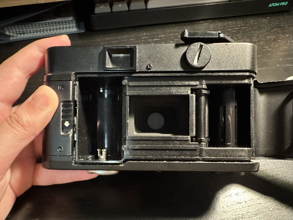 feng30634186's tweet photo. YASHICA 35MF มือสอง
สภาพดี ใช้งานน้อย 
แฟลช ใช้ได้แต่ปิดไม่ได้ ต้องถอดถ่านออก
**ถ่ายออกมาแล้วภาพฟุ้ง** ไม่คม
650 รวมส่ง

#กล้องฟิล์มมือสอง https://t.co/JAZaDcr8bk