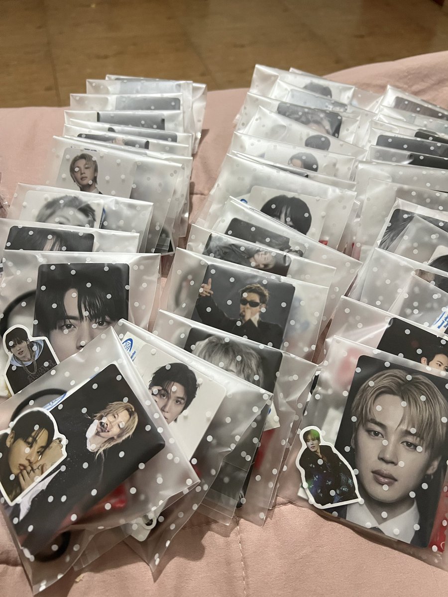 FernandezMar30's tweet photo. Como buena peruana, haciendo todo a última hora. Pero van a tener sus freebies armys de mrd 🫡 https://t.co/1SBNQLTQTb