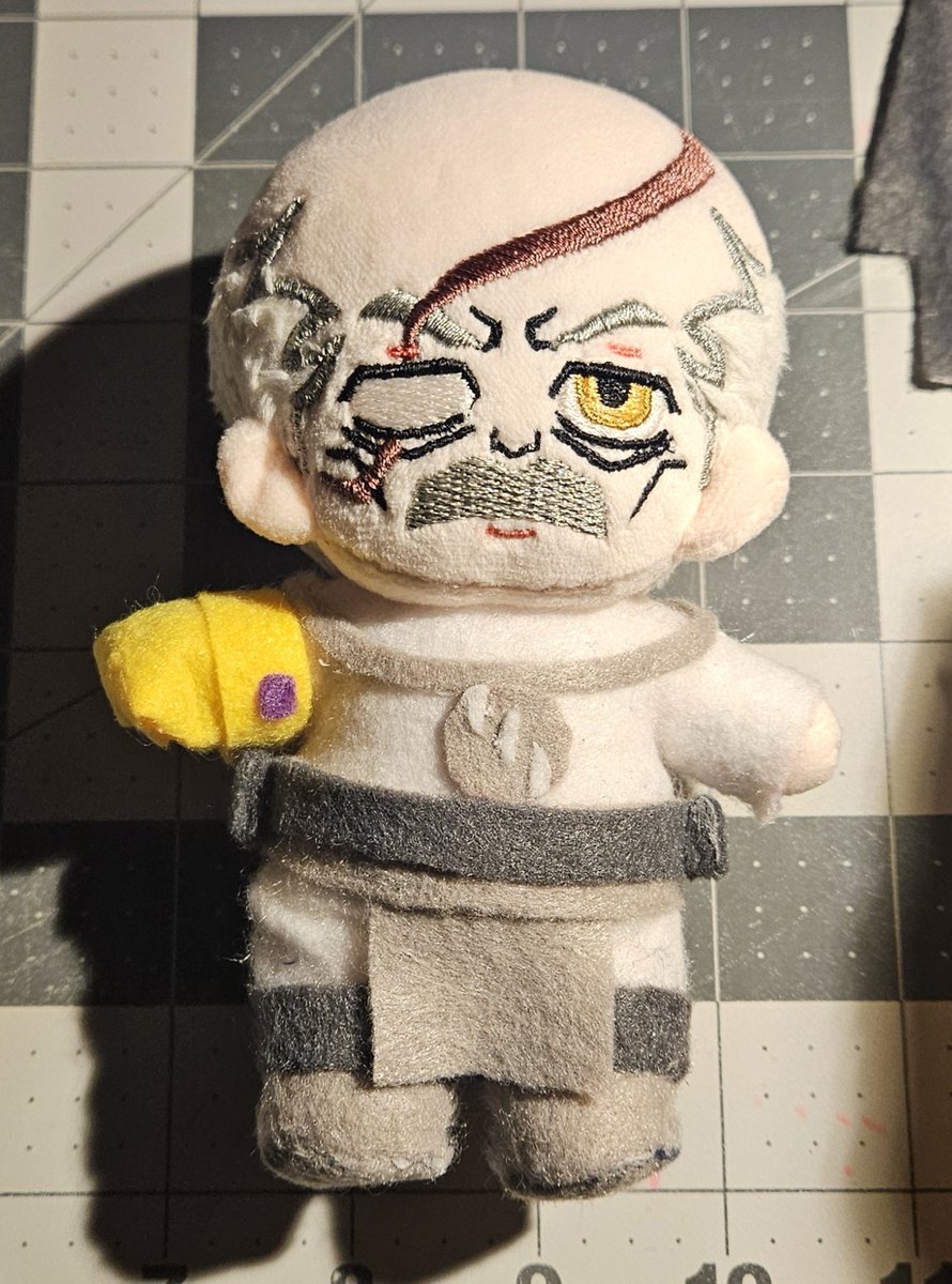 nolanmilk's tweet photo. 10cm conquest doll i made for a friend :)
i made the clothes with felt 

#invincible #conquest  #10cmdoll #10cm인형 #棉花娃娃 #10cm棉花娃娃 https://t.co/wfxe22tnfb