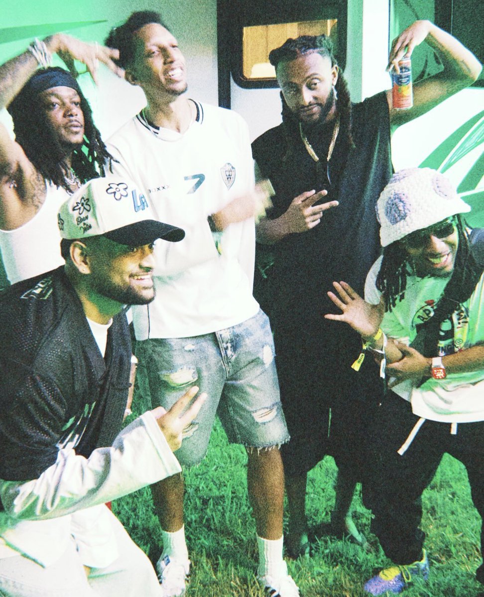 DiscussingRDC's tweet photo. RDC with Amine &amp; JID at the Touch Grass Festival 🔥🔥 https://t.co/umO7FMEuiG