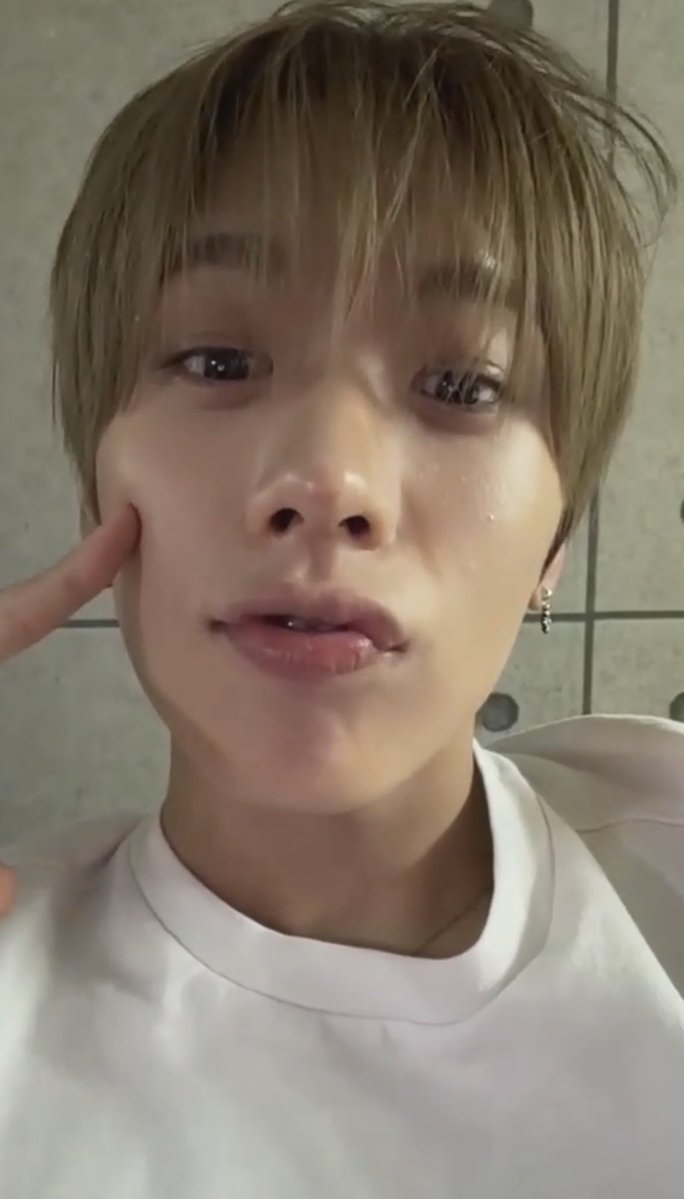 idnttchungus's tweet photo. i love my silly bunny https://t.co/03dnXfpglL