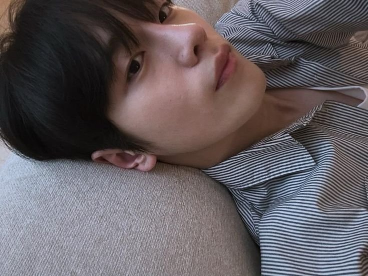 1995H0TSH0T's tweet photo. ‍ ‍      ‍ ‍  
‍ ‍      ‍ ‍ it's Monday again. ㅠㅠ if i could just stay in bed all day, i would... i feel so lazy but hwaiting! my song for today is zombie by DAY6.
     ‍ ‍      ‍ ‍ https://t.co/BjPZWM3I3F