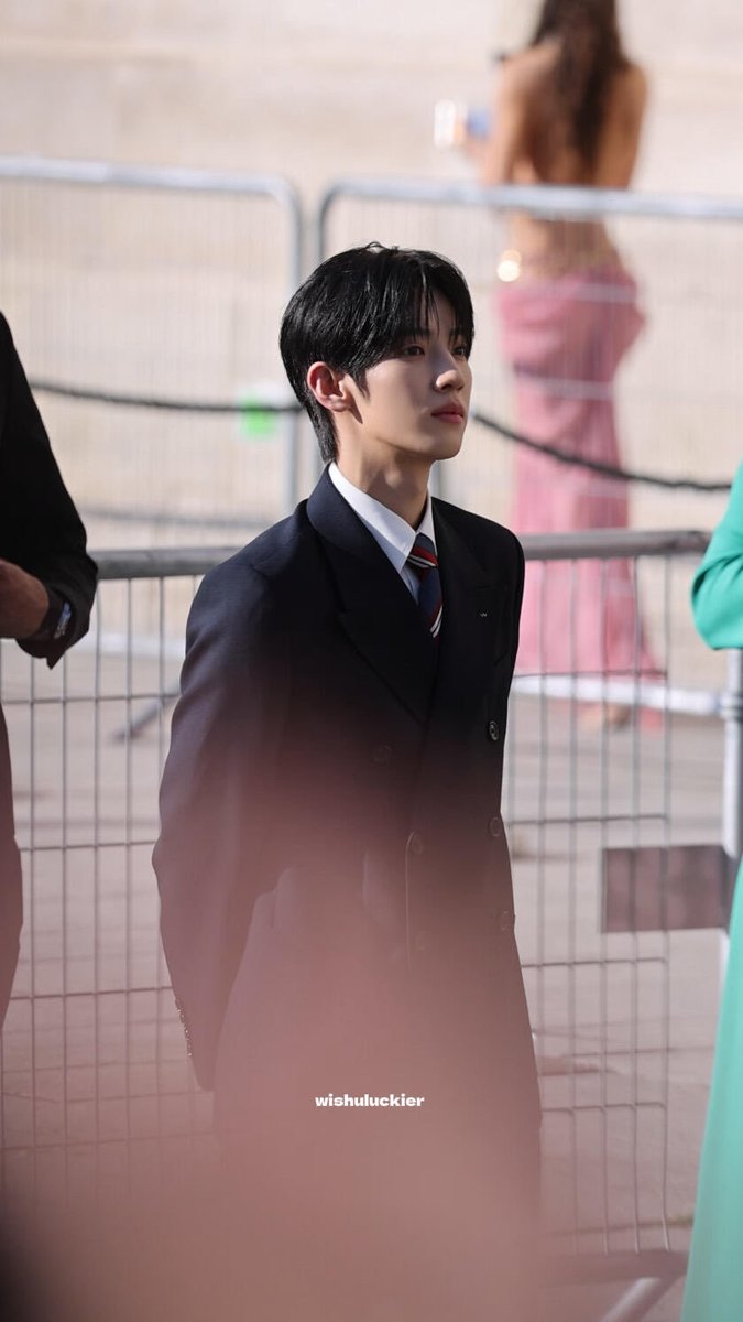 Miaxwlr's tweet photo. No matter how many times I watch Si-woo, he always looks so handsome—beauty gods have a soft spot for him! https://t.co/cfagui632J