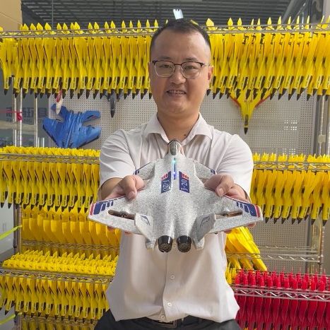 JuiceModel's tweet photo. This is our popular EVA RC toy plane.
Cool appearance with built-in bright LED lights.
Crash-resistant soft foam body, safe for kids.
Multiple colors in stock for your selection.
Factory wholesale, message us for price!
#rctoyplane #evatoyplane #ledrcplane #kidstoys https://t.co/tmv2KZ8y88