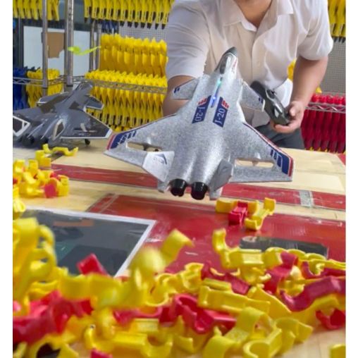 JuiceModel's tweet photo. This is our popular EVA RC toy plane.
Cool appearance with built-in bright LED lights.
Crash-resistant soft foam body, safe for kids.
Multiple colors in stock for your selection.
Factory wholesale, message us for price!
#rctoyplane #evatoyplane #ledrcplane #kidstoys https://t.co/tmv2KZ8y88