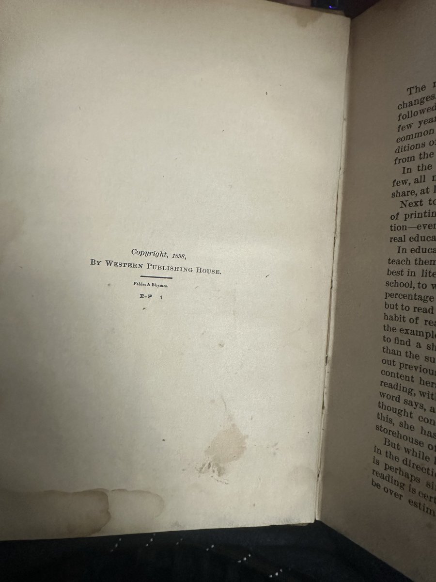 RyghtiousRmblr's tweet photo. @U_arctos Pulled this off my bookshelf… listen to the Fox, bear. https://t.co/4RbI28tJI9