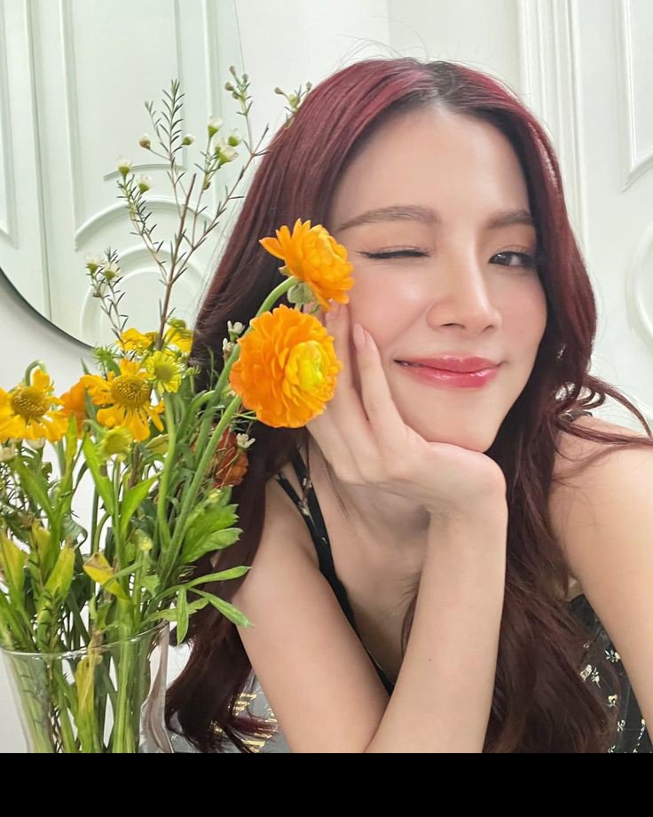 SFT92BAIFERN's tweet photo. สวัสดีทุกคน! Jujur aku #seneng_banget akhirnya bisa masuk di sifut setelah penantian panjang hehe {nyengir} 😹💢
Buat awal perkenalan, kalian mau drop TMI kalian hari ini ngga..? https://t.co/pZODvNAp1l