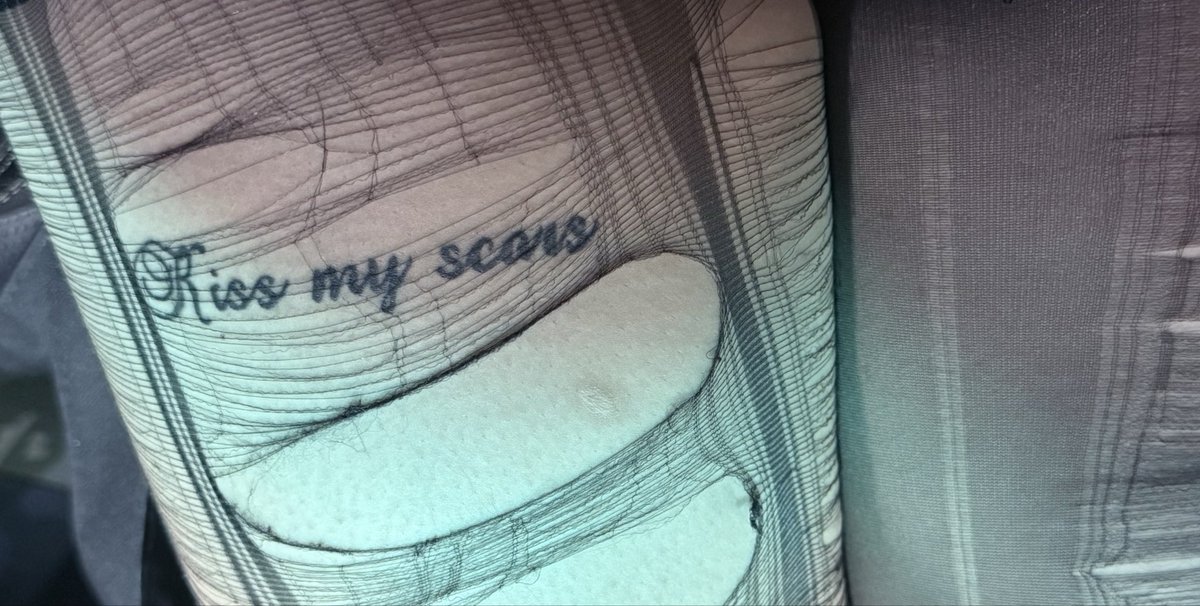 s3cretluvv's tweet photo. Kiss my scars but they completely faded bru😹 https://t.co/N4EOwT8xGY